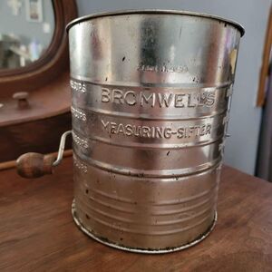 Vintage Bromwell's 5 Cup Flour sifter